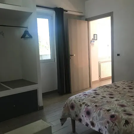 Casa Deni Con Giardino Privato * أومغنا