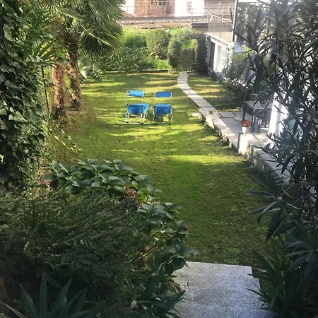 Casa Deni Con Giardino Privato アパート オメーニャ